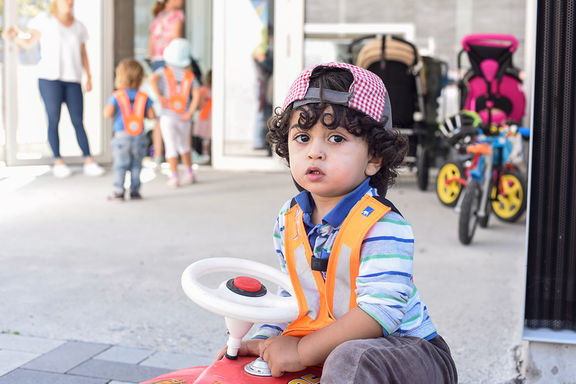 Kita Waldfee Horw, Standort im Zentrum: Eingang mit Kind